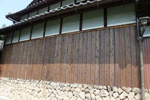 焼杉外壁を改修し、夏も冬も快適に
