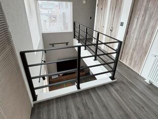 【恵庭市 | 吹抜け手摺改修】解放感溢れるスタイリッシュな空間に。