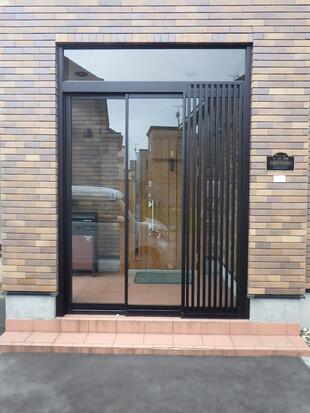 【千歳市│風除室設置工事】利便性も美しさも兼ね備えた風除室