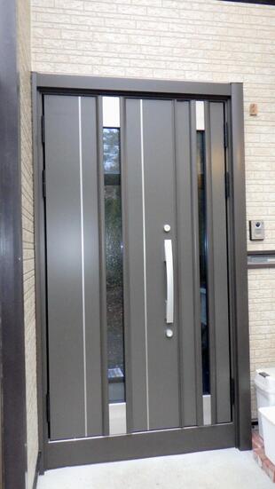 【厚真町｜玄関ドア交換工事】リシェントでたった1日で新しい表情に！