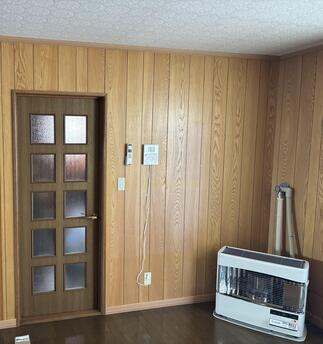 クロス張替・ドア交換　Before