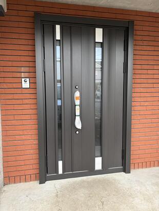 【千歳市 | 玄関ドアリフォーム】玄関ドア交換で印象一新