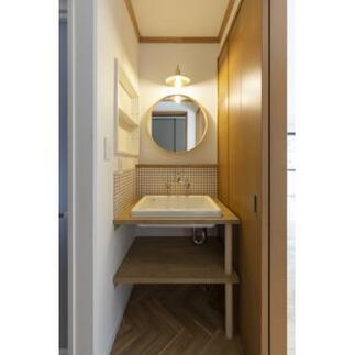 カフェやホテルのように、心地よさにこだわった洗面空間