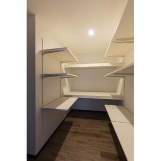 使い勝手の良い可変式ウォークインクローゼット