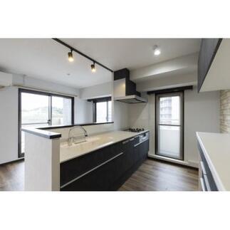 見た目と使いやすさを両立したオープンキッチン