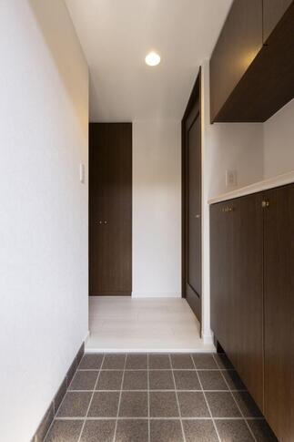 上質さと使いやすさを両立した玄関空間