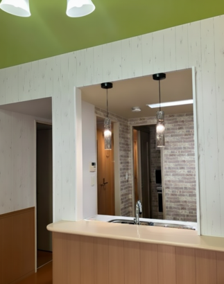 リビングからキッチン、廊下へとつながる見通しの良い空間