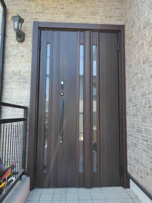 玄関ドア　リフォーム　　リシェント玄関ドア　ファミロック付き