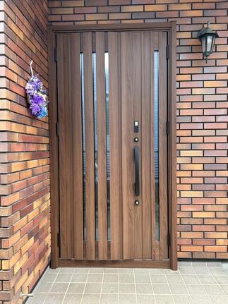 玄関ドアはLIXIL リシェントへ