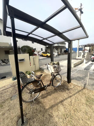 お庭にサイクルポートを新設