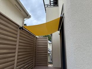 【枚方市】目隠しフェンスでプライバシー確保！開放感のあるウッドデッキを新設