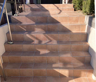 玄関タイル張替工事